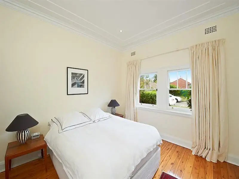 17 Hastings Parade, Bondi Beach Sold by Bradfield Badgerfox - image 1