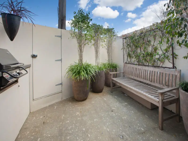 12 Broughton Street, Paddington Sold by Bradfield Badgerfox - image 1