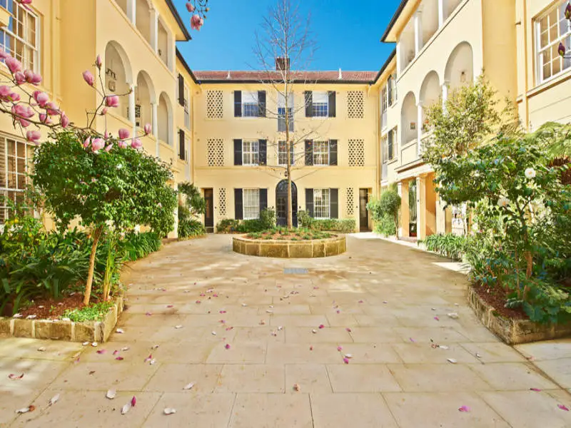 8/3 Rosemont Avenue, Woollahra Sold by Bradfield Badgerfox - image 1