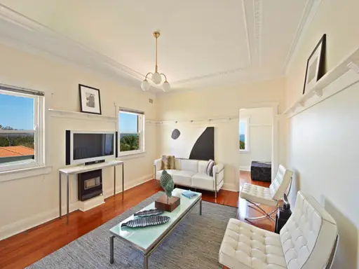 4/28 New South Head Road, Vaucluse Sold by Bradfield Badgerfox