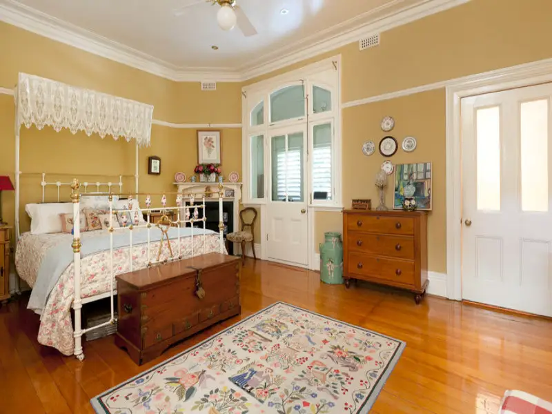 380 Moore Park Road, Paddington Sold by Bradfield Badgerfox - image 1