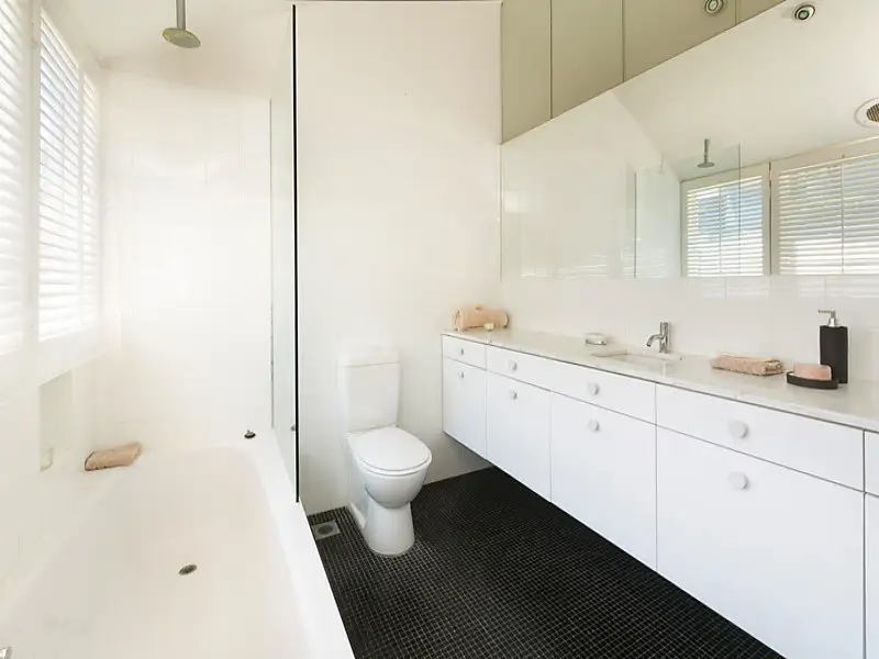 24 Roylston Street, Paddington Sold by Bradfield Badgerfox - image 1