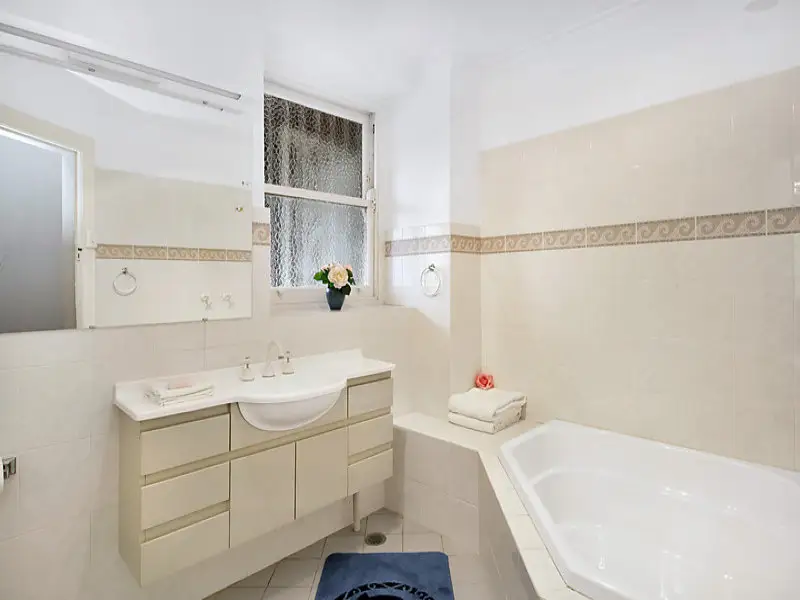 2/522 New South Head Road, Double Bay Sold by Bradfield Badgerfox - image 1