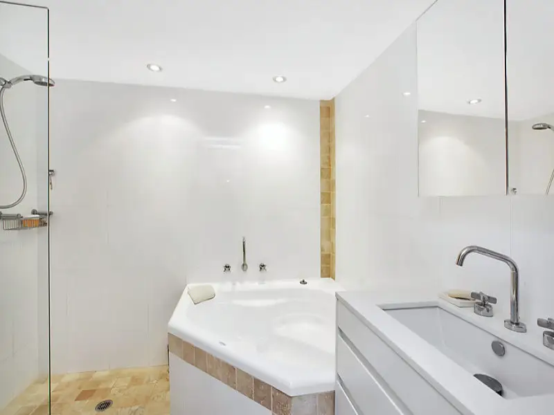 49/4 New McLean Street, Edgecliff Sold by Bradfield Badgerfox - image 1