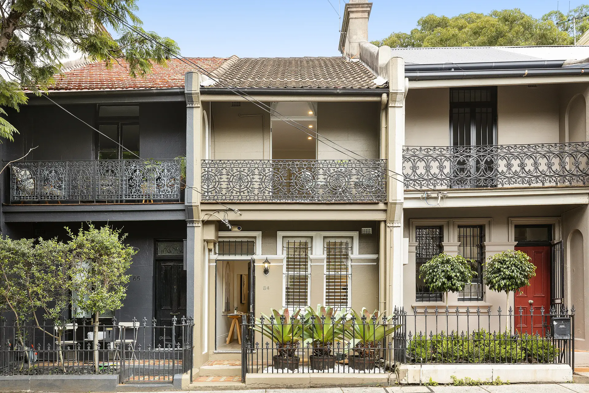 84 Underwood Street, Paddington Sold by Bradfield Badgerfox - image 1