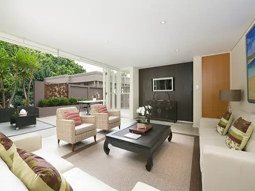 17/22 New Beach Road, Darling Point Sold by Bradfield Badgerfox
