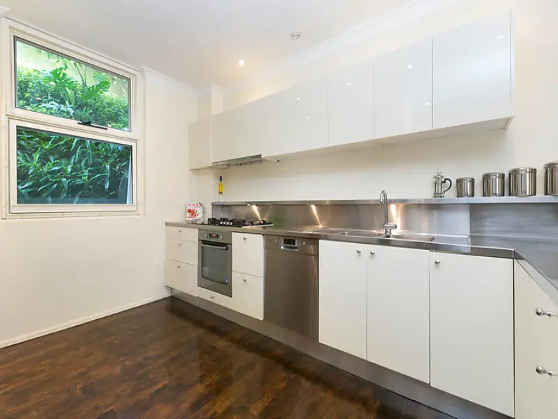 17/22 New Beach Road, Darling Point Sold by Bradfield Badgerfox - image 1