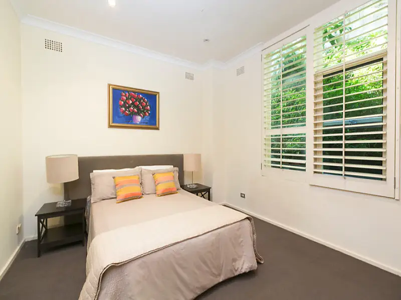 17/22 New Beach Road, Darling Point Sold by Bradfield Badgerfox - image 1