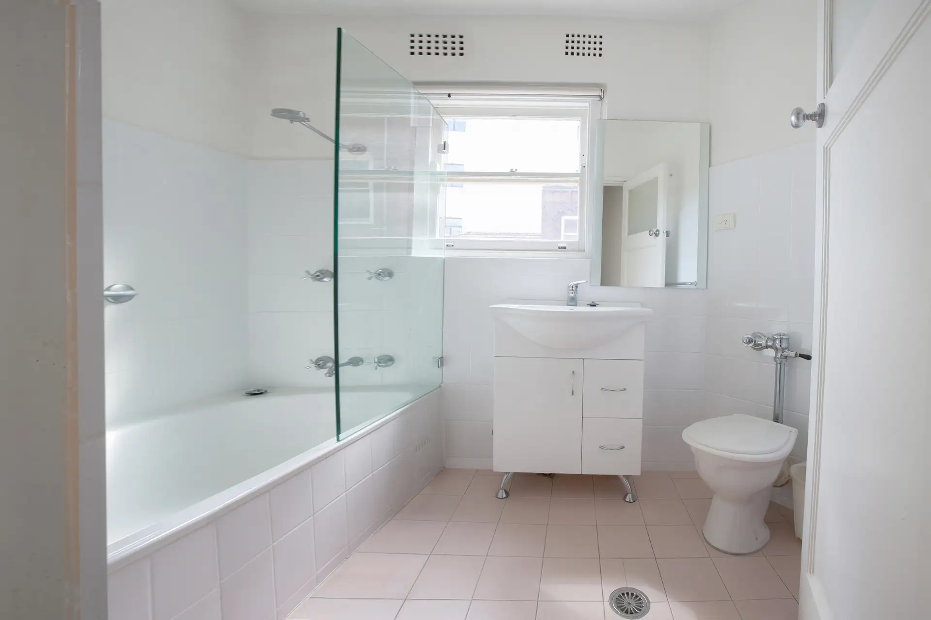 8/2B Darling Point Road, Darling Point Sold by Bradfield Badgerfox - image 1