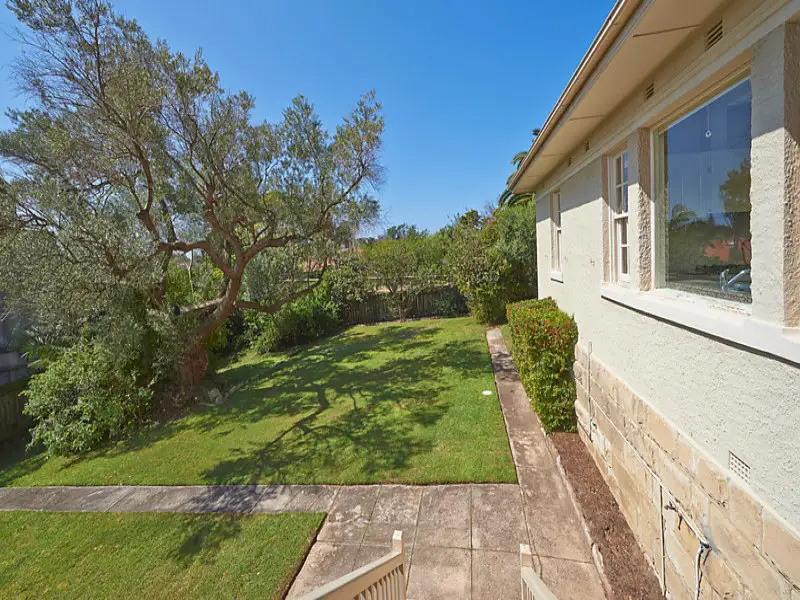 102 New South Head Road, Vaucluse Sold by Bradfield Badgerfox - image 1