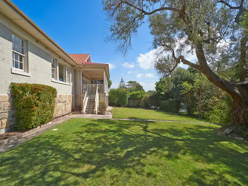 102 New South Head Road, Vaucluse Sold by Bradfield Badgerfox - image 1