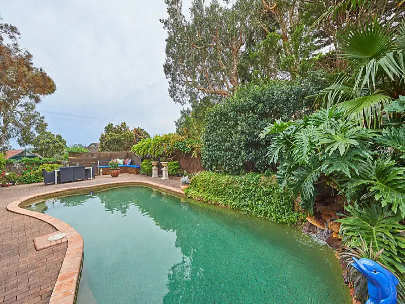 16 Harbour View Street, Clontarf Sold by Bradfield Badgerfox - image 1