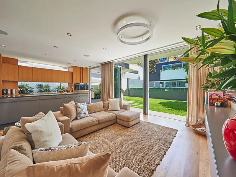 28 Chesterfield Parade, Bronte Sold by Bradfield Badgerfox - image 1