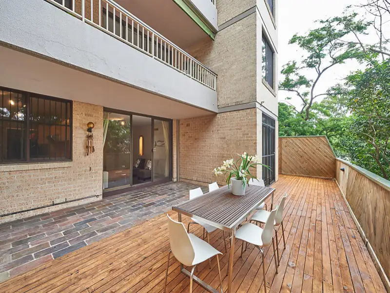 12/4 New McLean Street, Edgecliff Sold by Bradfield Badgerfox - image 1