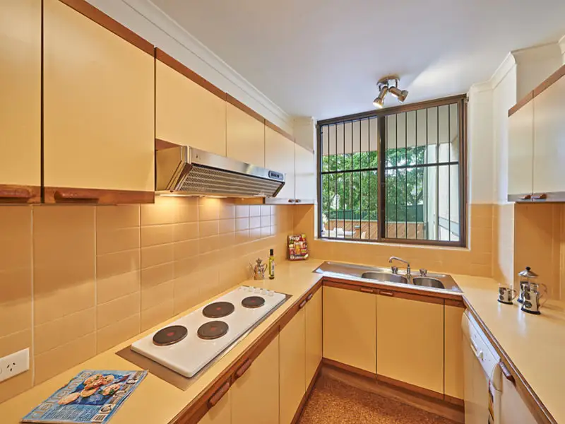 12/4 New McLean Street, Edgecliff Sold by Bradfield Badgerfox - image 1